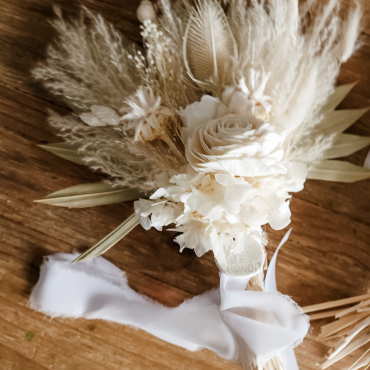 Creamy Beige & Whites Bouquet – Plantita & Co. Bloom Bar & Studio